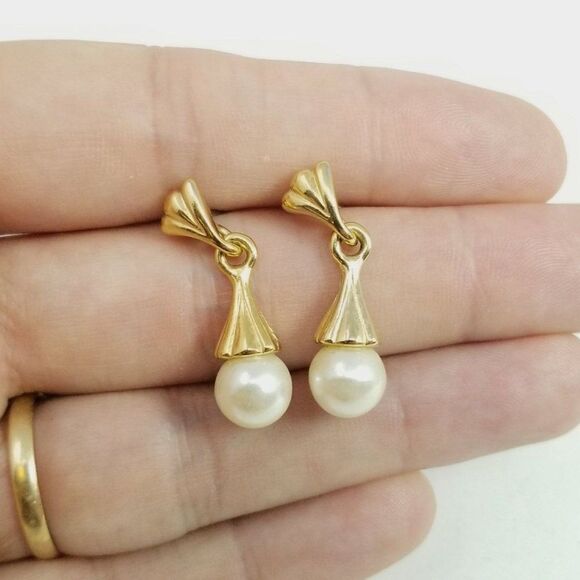 Vintage Faux Pearl Dangle Stud Earrings, Nice Size, Gold Tone Setting, Classic - Picture 1 of 5